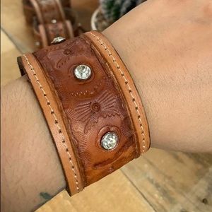 Leather bracelet